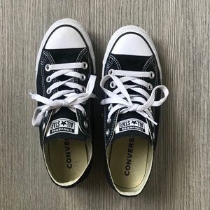 Classic Black and White Converse Women’s size 7